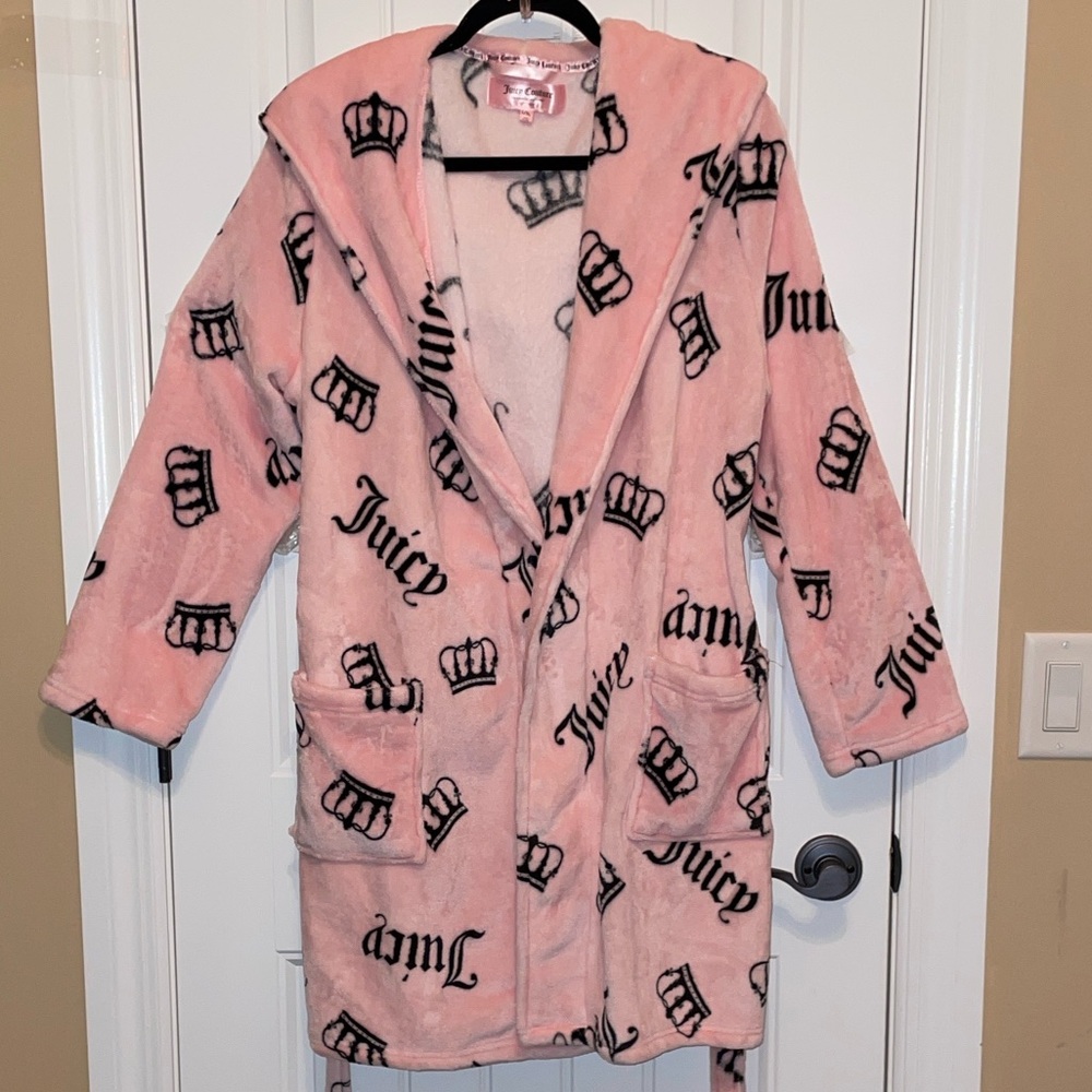 Juicy Couture L / XL Pink Luxe Plush Women’s Short Hooded Robe Logo&Crown Print